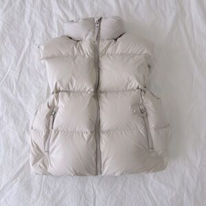 Aritzia TNA The Mega Puff™ Down Vest in Matte Pearl CliMATTE™ Size XXS